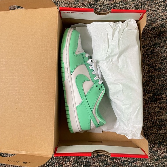 Nike Dunk Low Sneaker Women’s Green Glow Size 8 - Picture 5 of 8